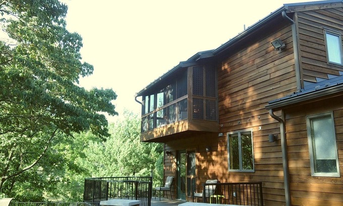 Cumberland House | Modern artful charm in West Side: 2 BR 2 BA, historic tranquil setting