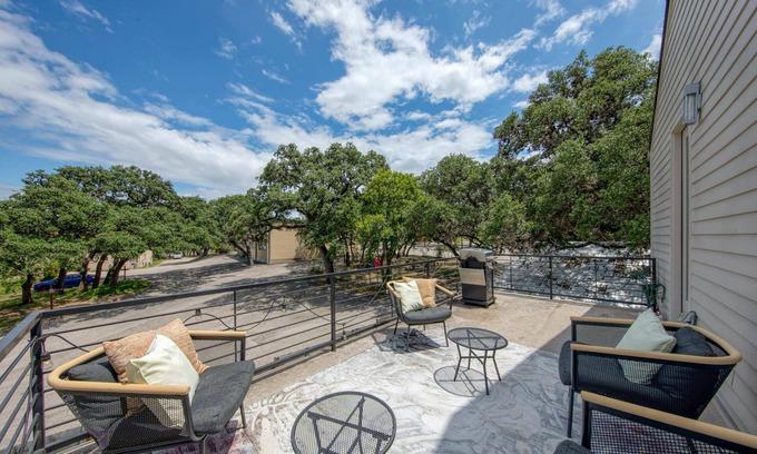 Galindo House | Modern Austin Retreat, 3 miles from Downtown, Walk to Restaurants