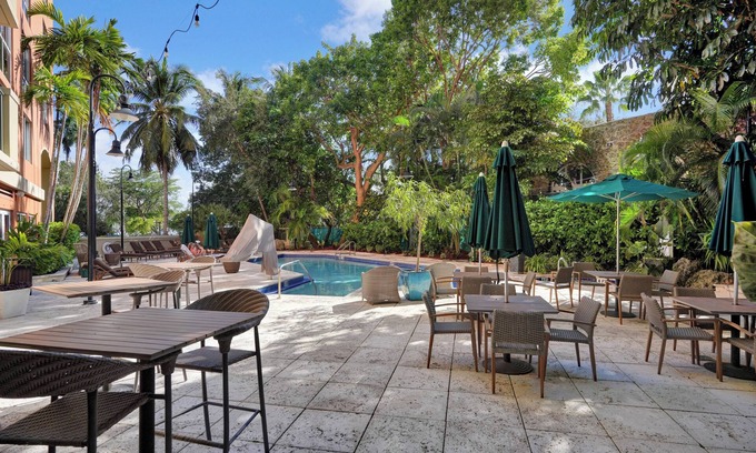 Coconut Grove Apartment | Modern Bay View with Free Parking