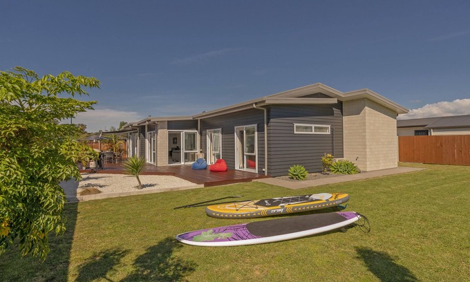 Whitianga Cottage | Modern Beach Pad - Whitianga Holiday Home