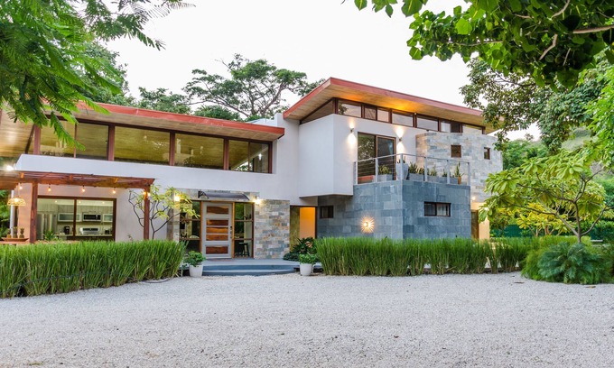 Coco Villa | Modern beach Villa - Property can accommodate up to 16 pp - close to the beach