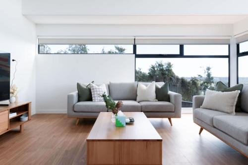 Beaconsfield House | Modern Beaconsfield Retreat with Town Views
