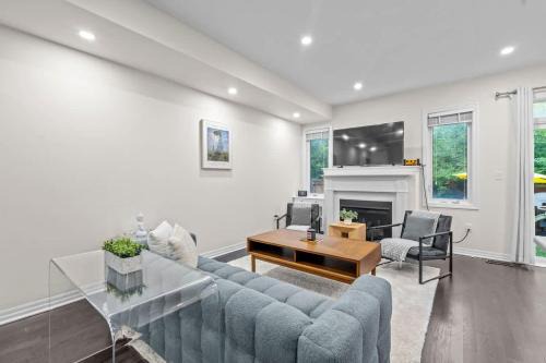 Lakeview House | Modern Beautiful Home Private Patio and Balcony