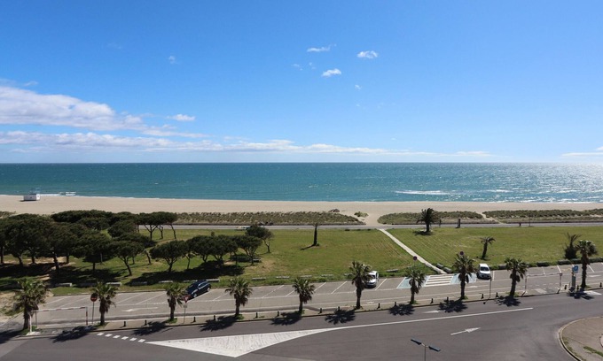 Saint-Cyprien Plage Apartment | Modern, bright apartment facing the sea, TOP à St Cyprien