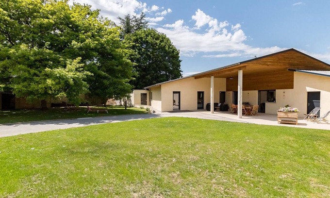 Gy Cottage | Modern, bright lodging in Gy with spacious living area, garden, and children's games
