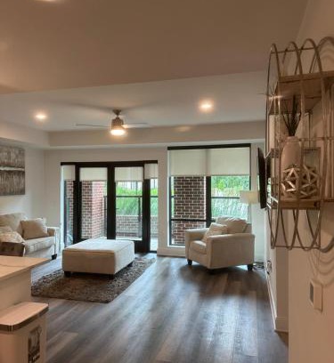 South Tuxedo Park Apartment | Modern Buckhead Escape Huge 1BR AND Den & Pool Views
