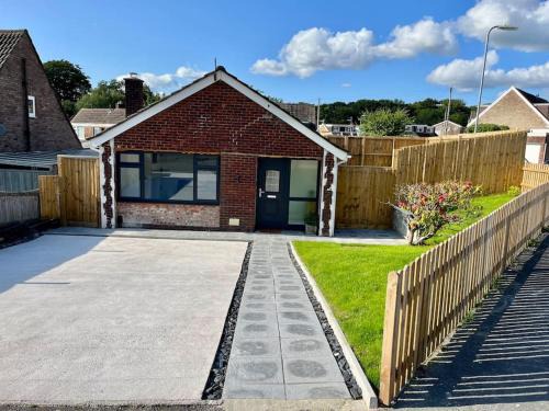 Neath House | Modern bungalow in good location