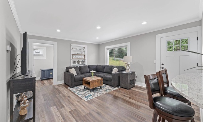 Gantt House | Modern bungalow. Lots of Parking. 10 min to Downtown Greenville. Pet Friendly.