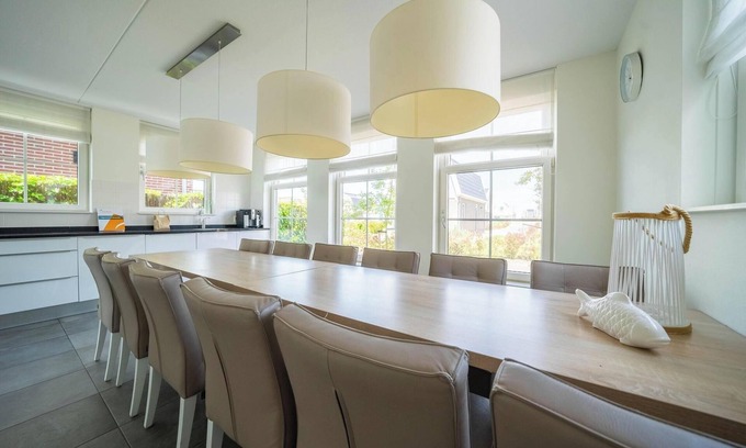 Uitdam House | Modern bungalow with 6 bedrooms and terrace