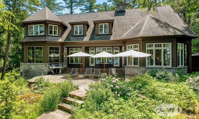 Muskoka Lakes Cottage | Modern 5 bdrm, 5 bath cottage on Lake Rosseau!