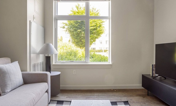 Cambridgeport Apartment | Modern Cambridgeport 1BR w/W/D, near MIT, by Blueground