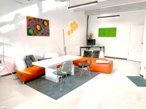 Leiden Apartment | Modern Central Leiden Family Apt - Sleeps 6 and Baby