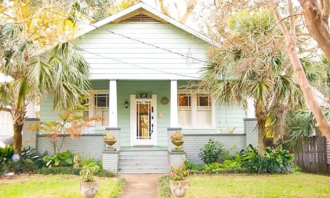 Hannon Park House | Modern & Centrally Located! Stay at Calypso Dreams