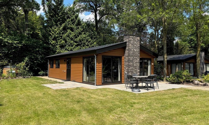 Municipality of Woudenberg House | Modern chalet for 6 people with 3 bedrooms and hot tub