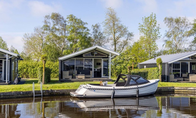Terkaple House | Modern chalet near Lake Sneek