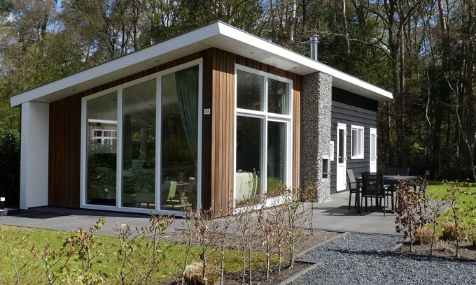 Oldebroek Ski Chalet | Modern chalet with a barbecue at the forest