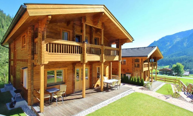 Krimml Ski Chalet | Modern Chalet with Jacuzzi in Krimml