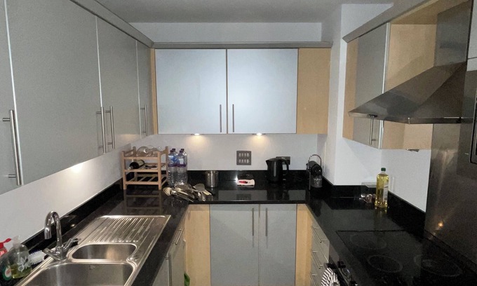 Limehouse Apartment | Modern Charm | 2 Bed | Canal Views | Limehouse