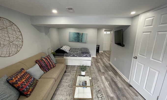 Washington Apartment | Modern Chic Basement in Historic Anacostia, Close to Waterfront, Navy Yard