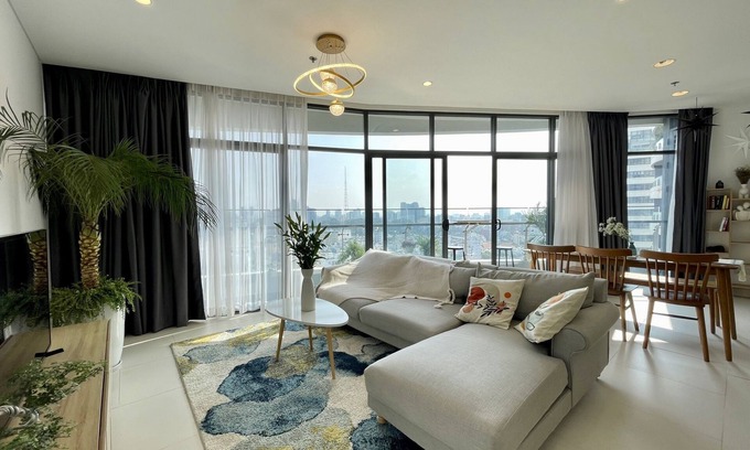 Hang Xanh Apartment | Modern City Garden 2BedRooms Apt - Relaxing Pool and City View - 5 mins to D1