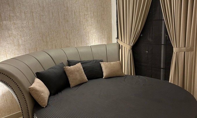 Rawalpindi Apartment | Modern Circular Retreat , Self Check-In, AirConditioning, Loveliest Space