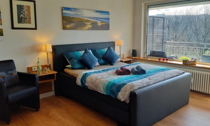 Bahnhofsvorstadt Apartment | Modern City Apartment with balcony and nice parc view
