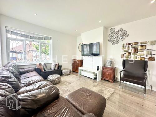 Fryent Apartment | Modern Classic 3-Bedroom Flat