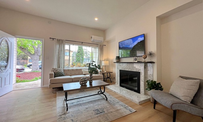 Shoreview House | Modern Comfort 2BR w/AC: 10 min SFO + Parking, 617