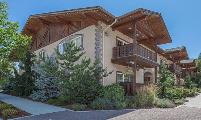 Leavenworth Condo | Modern Comfort in the Heart of Leavenworth! Park and walk to everything!