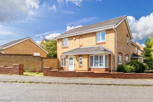 Corby House | Modern & comfy 4 bedrooms Corby house free parking