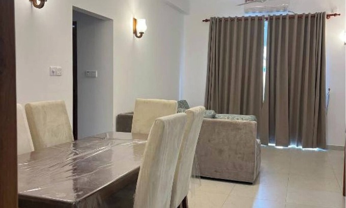 Wellawatta North Condo | Modern condo in the heart of Colombo city, minutes away from Wellawatte Beach