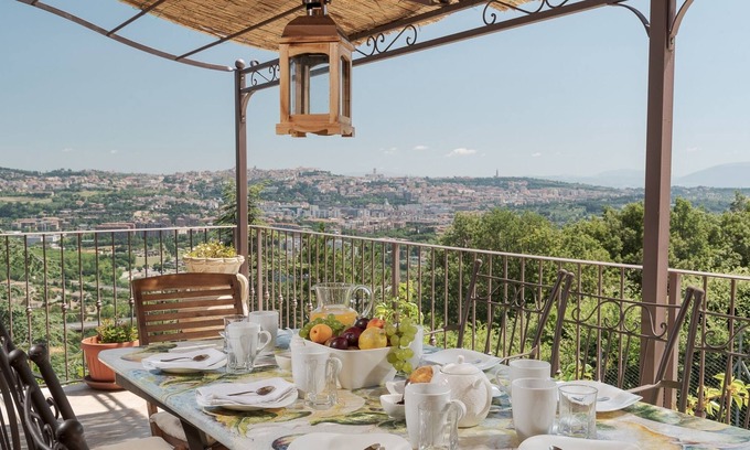 San Mariano Villa | Modern confort with a breath-taking view.