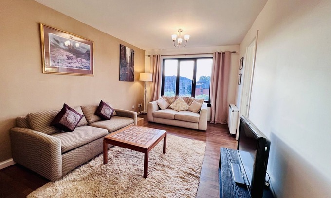 North Glasgow Apartment | Modern & Cosy 2 bedroom Flat with Free Parking - 5 minutes from City Centre