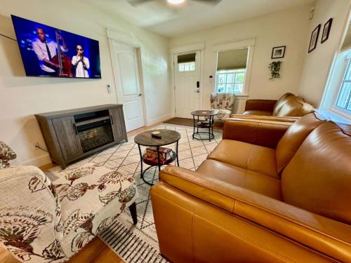 Historic District House | Modern Cottage Downtown. Pet Yes