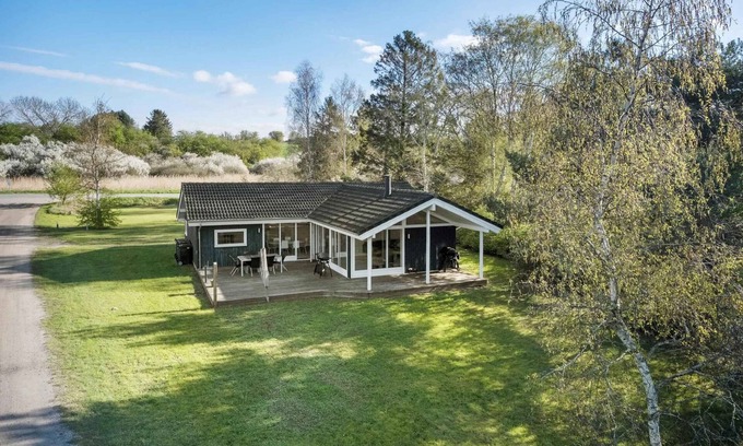 Grevinge House | Modern cottage in scenic natural setting