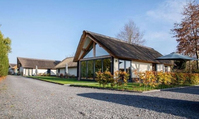 Alphen House | Modern cottage surrounded by nature