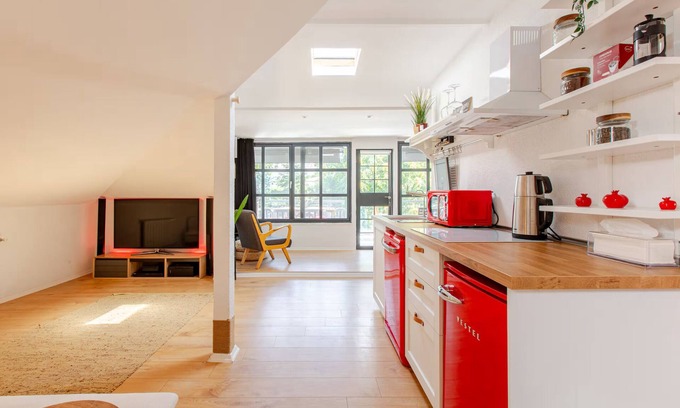 Bebek Apartment | Modern Couples Attic apt w/terrace near coffeeshop