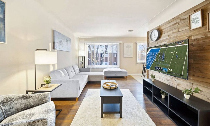 Shelby Township Apartment | Modern Cozy 1 Bedroom Apartment in Shelby Township