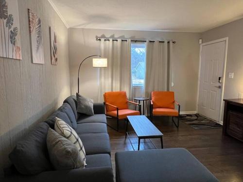 Shawnee Apartment | Modern & Cozy 2 bedroom home near downtown Shawnee