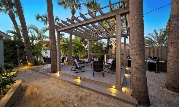 Winslow Reserve Apartment | Modern, Cozy Efficiency Just Steps to the Beach! - Unit C