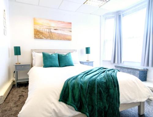 Fenny Stratford Apartment | Modern Cozy Flat with Great Location