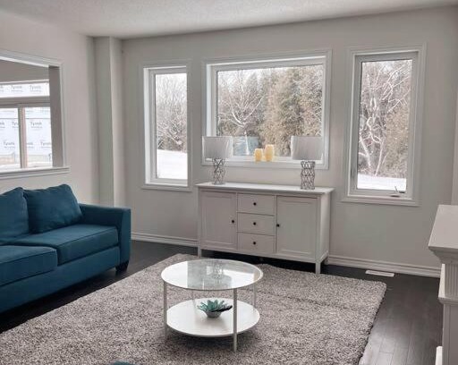 Lindsay Villa | Modern & Cozy Kawartha Getaway