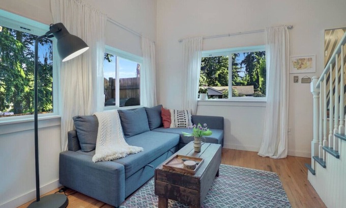 Shoreline House | Modern, Cozy Urban Homestead w/Loft