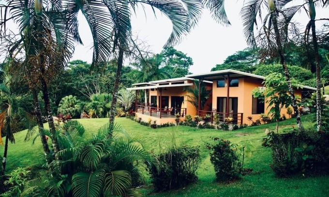 Quebrada La Gamba Villa | Modern villa with stunning jungle views