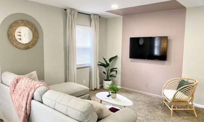 Grandview Heights Apartment | Modern Deco Flat - Mins to Everything❕