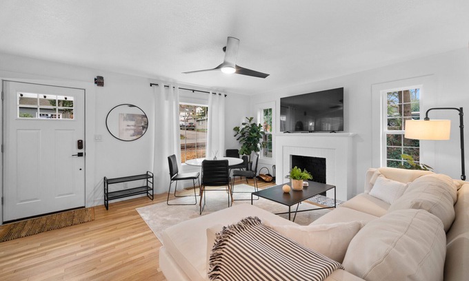 Lake Oswego House | Modern Downtown Lake Oswego Home!