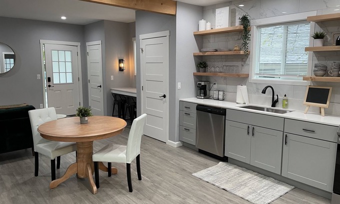 Hough Apartment | Modern Downtown Studio - FullyRenovated 1bed/1bath