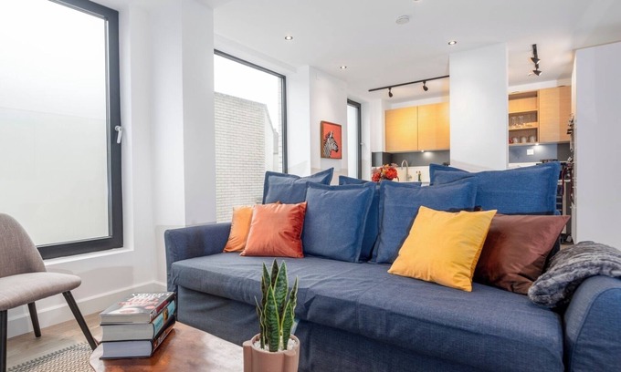 Kentish Town Apartment | Modern Duplex – Cozy Bedrooms and Stylish Design