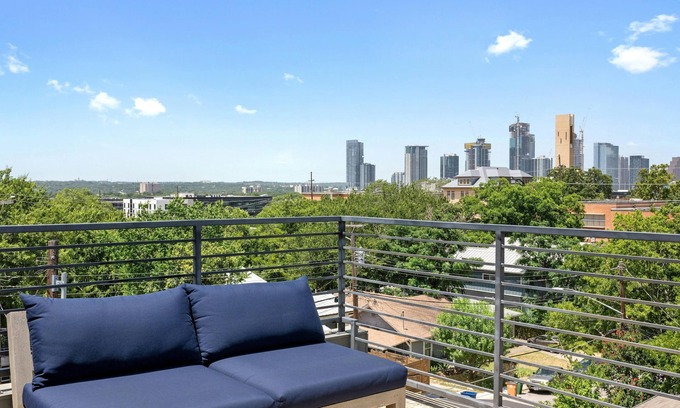 Blackshear-Prospect Hill House | Modern Eastside Home + Rooftop Deck - Valerie!