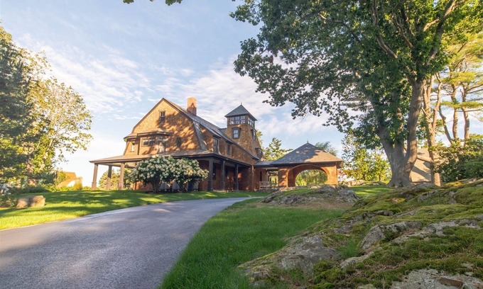 Kennebunkport House | Modern Elegance: State-of-the-Art Luxury Retreat Near Colony Beach